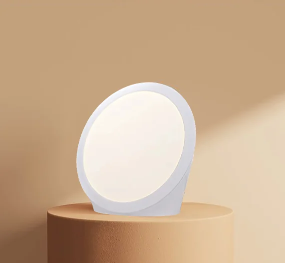 The Sunniva Light lamp on a round pedestal